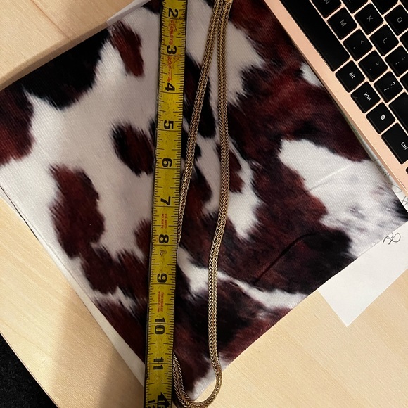 Never worn necklaces one has a glass heart the other is a gold chain - Picture 4 of 8